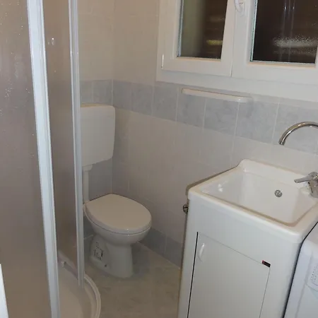 Comfy House In A Quiet Area Near The *